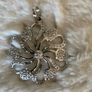 Dazzling Silver Floral pendant